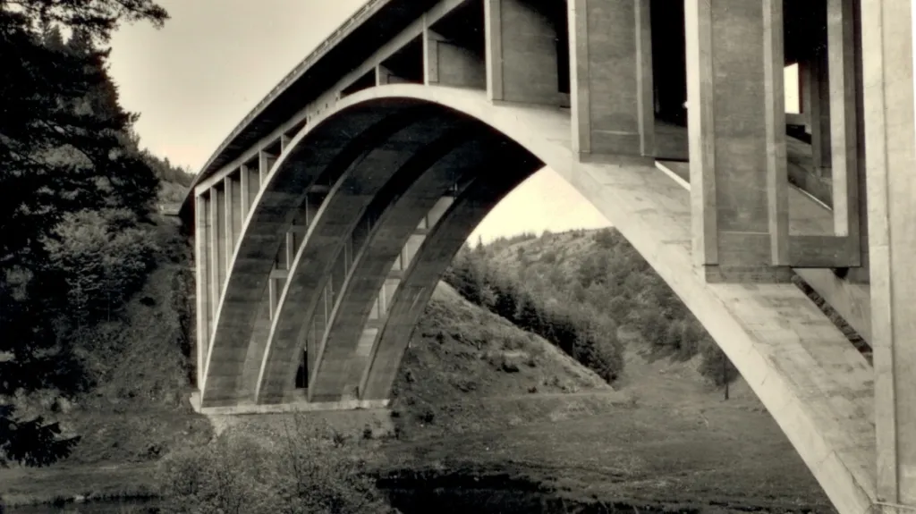 Z historie a současnosti silničních mostů
