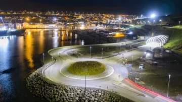 Součástí podmořského tunelu na Faerských ostrovech je i designový kruhový objezd