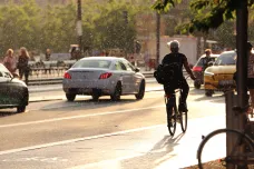 Většina mladých řidičů považuje vztah s cyklisty za nepřátelský, vyplývá z výzkumu