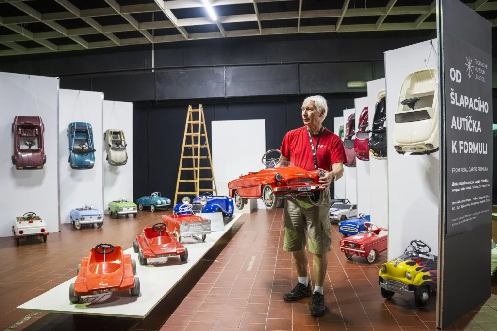 V Technickém muzeu Liberec začíná sezonní výstava Od šlapacího autíčka k formuli