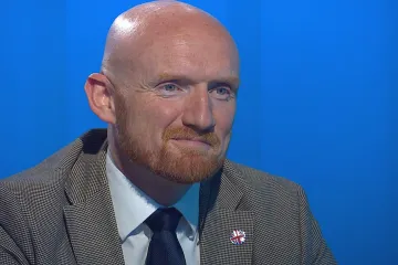 Mnichov je dle britského diplomata bolestivou lekcí. Pokud necháte na holičkách přátele, ustupujete zlu, říká Field