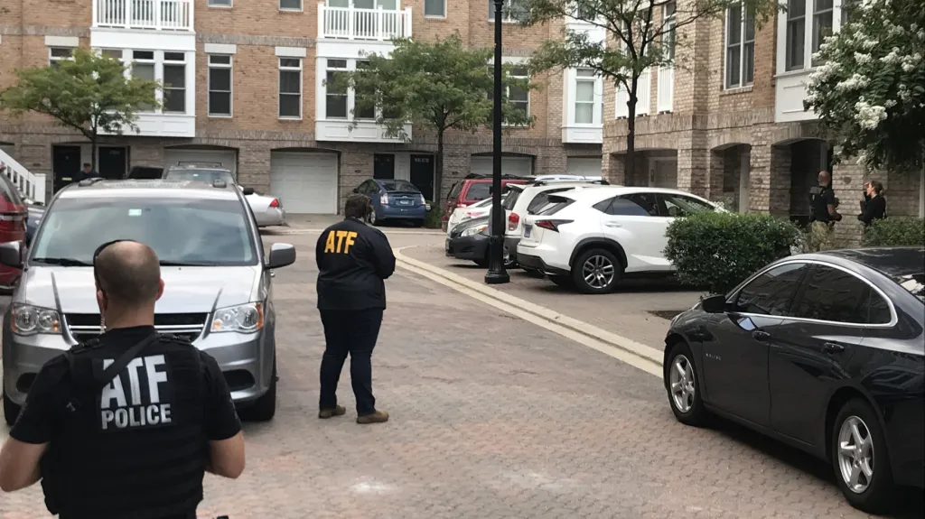 Policie prohledala dům v Baltimoru, odkud střelec pocházel