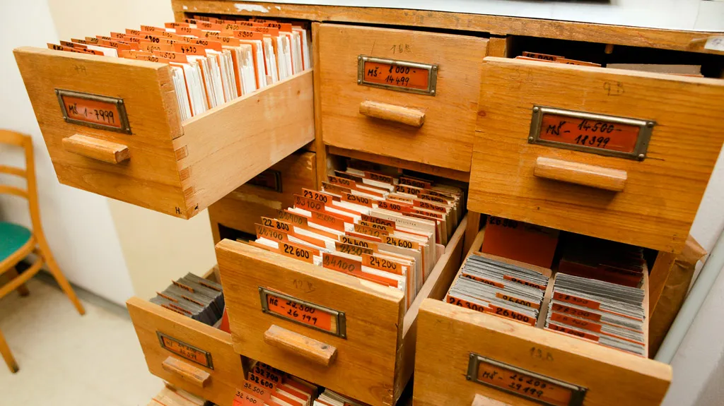 Lístková kartotéka archivu zpravodajství ČT