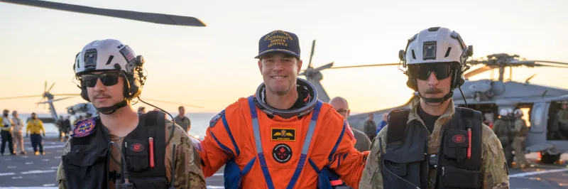 Artemis II se vrátila na Zemi. Přistání do oceánu proběhlo úspěšně