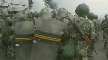 Čínská policie při nepokojích zatkla přes 1400 osob