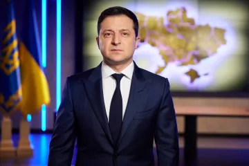 V čele napadené země stojí bývalý komik. Zelenskyj Ukrajince uklidňuje a rozdává jim zbraně