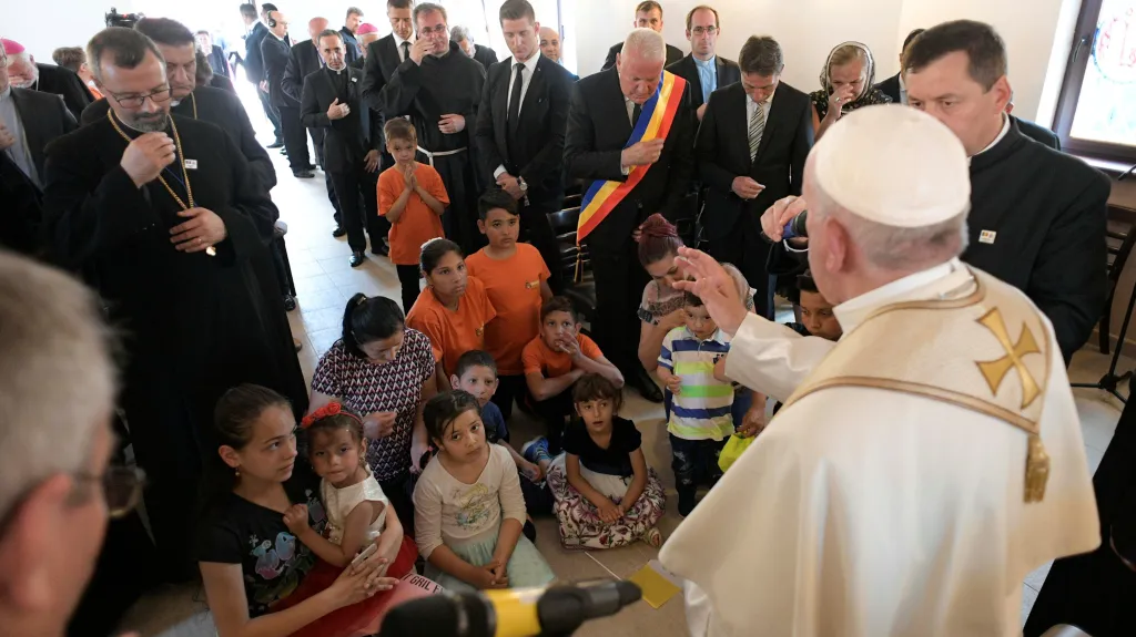 Papež František v Rumunsku v romské komunitě