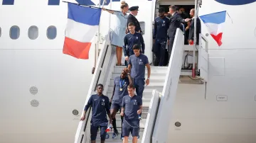 Přílet francouzských fotbalistů ze šampionátu