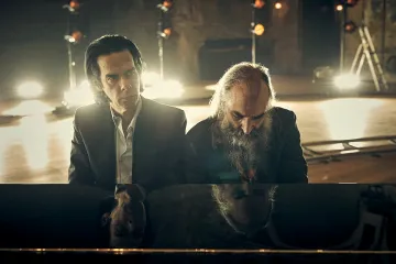 Nick Cave se odhalil v dalším dokumentu. Mluví o smrti syna i přátelství s Warrenem Ellisem