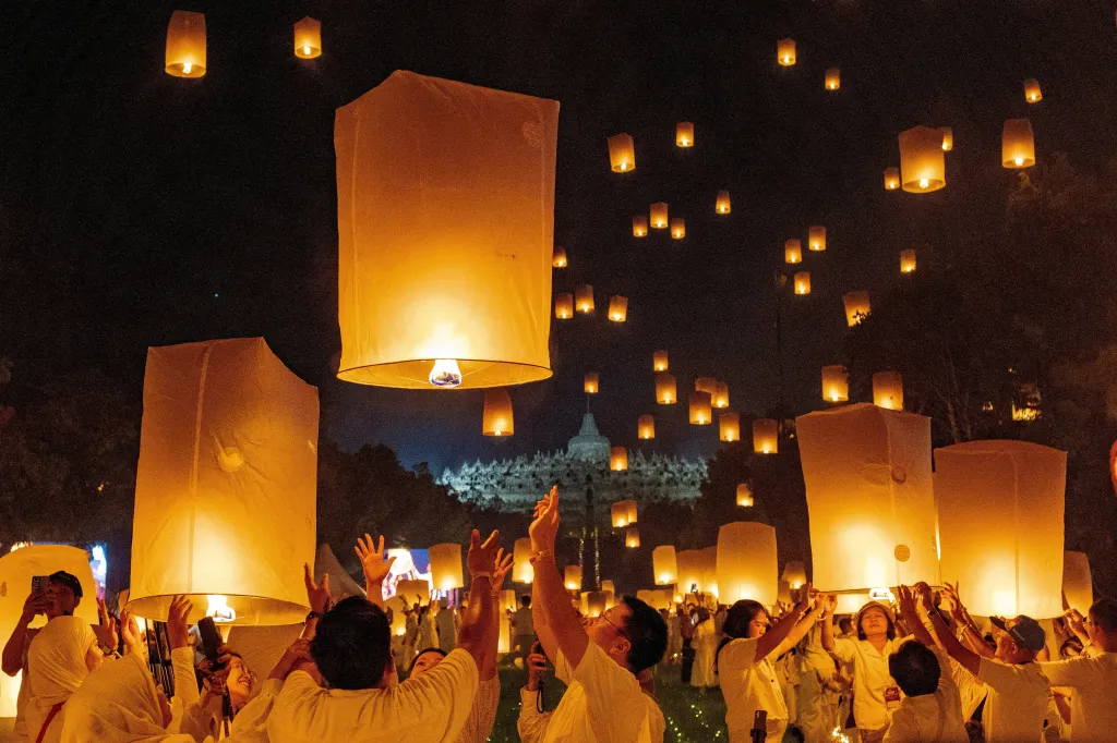 Buddhisté oslavili svátek Vesak, den narození Buddhy