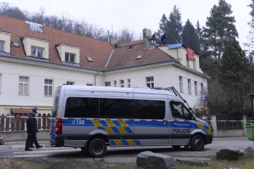 Šatovka je opět prázdná. Squatteři odešli, policie je hned zadržela