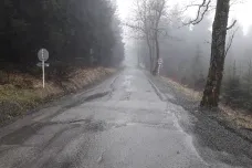 V Orlických horách začala uzavírka frekventované silnice mezi Deštným a Šerlichem