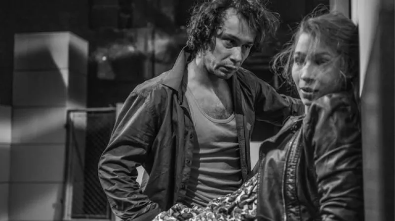 Z inscenace Divadla Na zábradlí Boarding Home, maximálně hořký - premiéra 21. 2. 2013