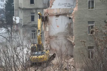 Bagry končí historii kasáren v Prostějově. Odpor mnohých nepomohl