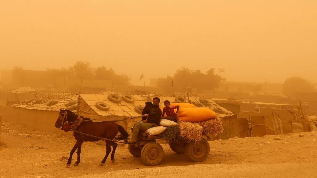 Iráckou metropoli Bagdád sužují písečné bouře