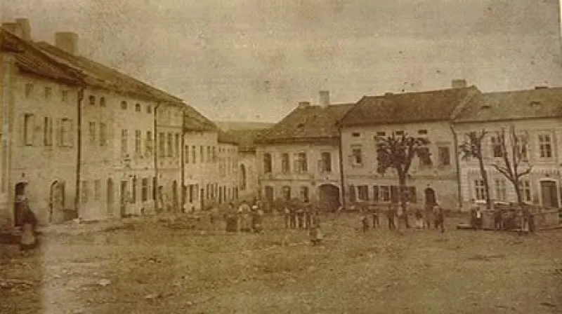 Historická podoba Karlova náměstí v Polné