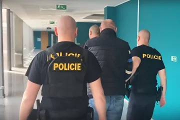 168 hodin: Exekutor za vymožené dluhy jezdil na dovolenou. Účet za 85 milionů zřejmě zaplatí stát