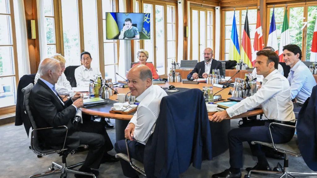 Lídři G7 během proslovu Volodymyra Zelenského