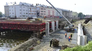 Stavba nového mostu v Komenského ulici v Olomouci