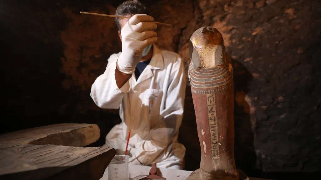 Nálezy ze sedmi nově objevených hrobek v Egyptě