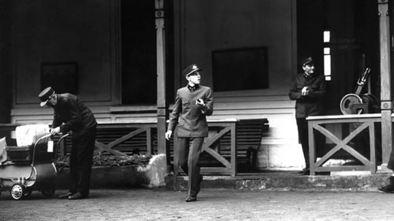 Ostře sledované vlaky