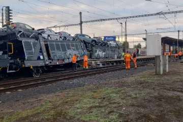 V Kolíně vykolejil nákladní vlak, provoz na Kutnou Horu stojí