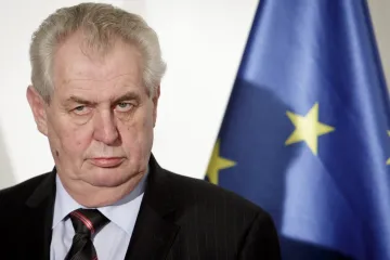 Duel komentátorských es: Jaký byl první Zemanův měsíc?