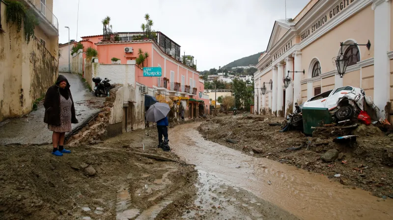 Následky sesuvu půdy na italském ostrově Ischia
