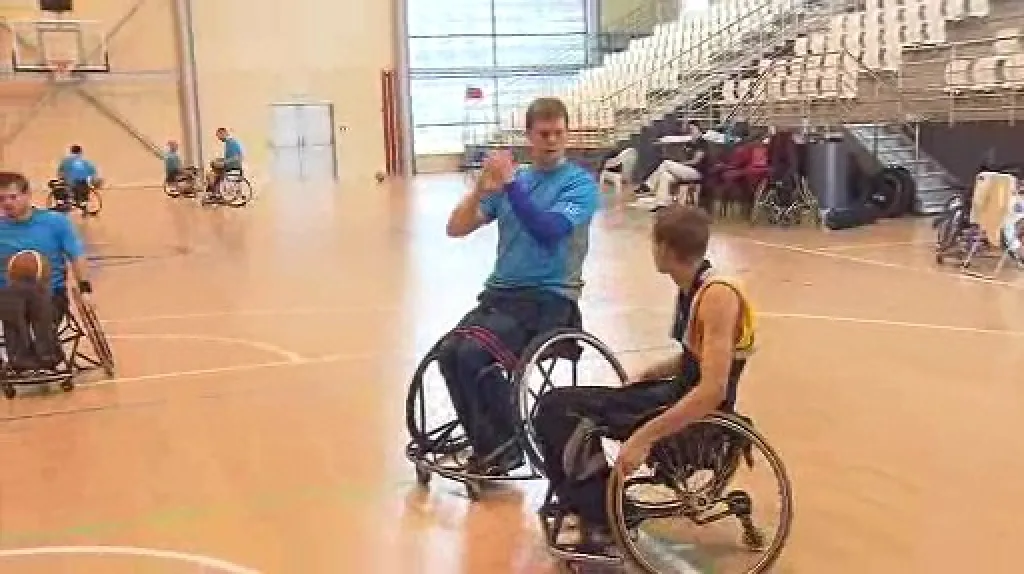 Trénink basketbalistů na vozíku