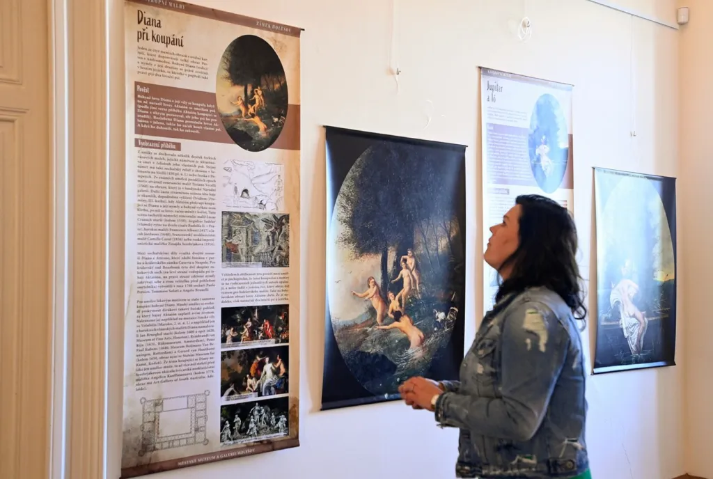 Na zámku Holešov zahájili výstavu nástropních maleb