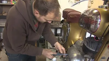 Opravář motorek Petr Burian