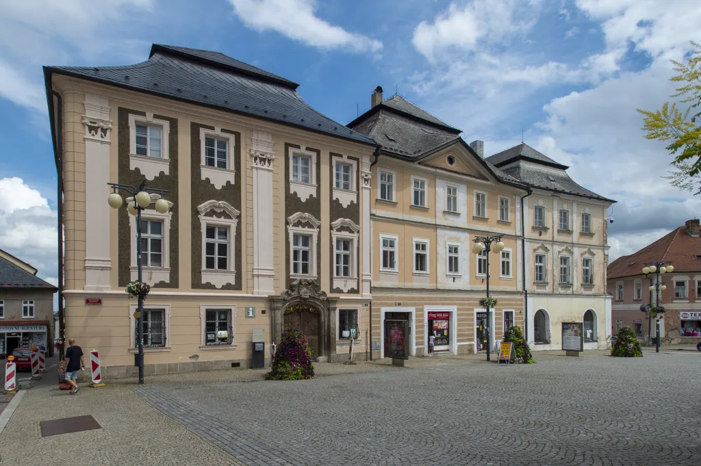 V hutních zařízeních se zde zpracovávala stříbrná ruda. Zvláštností je mimo jiné historická věž, jejíž základy sahají do hloubky 7,5 metru
