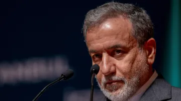 Íránský ministr zahraničí Abbás Arakčí na tiskové konferenci v tureckém Istanbulu (22. 6. 2025)