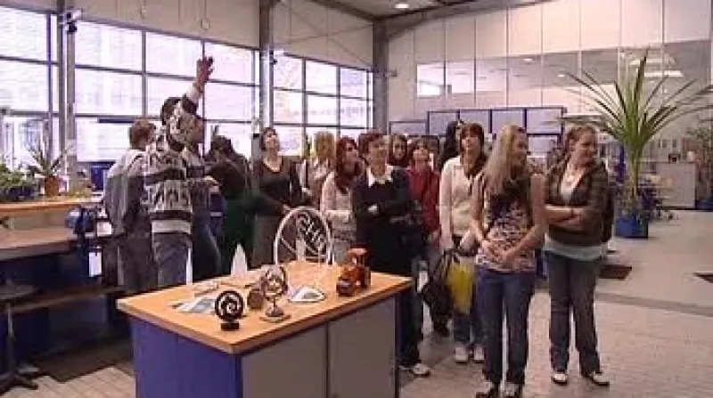 V česko-německém pohraničí se dnes konal takzvaný Girls Day, projekt zaměřený k tomu, aby české i německé dívky poznaly technická a přírodovědecká povolání.