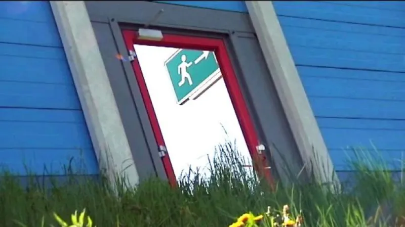 Zloději ukradli 30 dveří z dálničních ochranných zdí