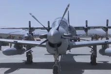 Uzbekistán ohlásil přílet desítek vojenských letadel z Afghánistánu, později vše popřel