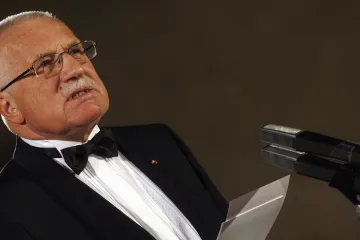 Poslední Klausův rok na Hradě: Víc politik, nebo profesor ekonomie?