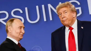 Ruský vládce Vladimir Putin na společném brífinku s prezidentem USA Donaldem Trumpem