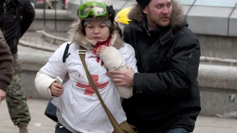 Olesja Žukovska po zásahu odstřelovačem 20. února 2014