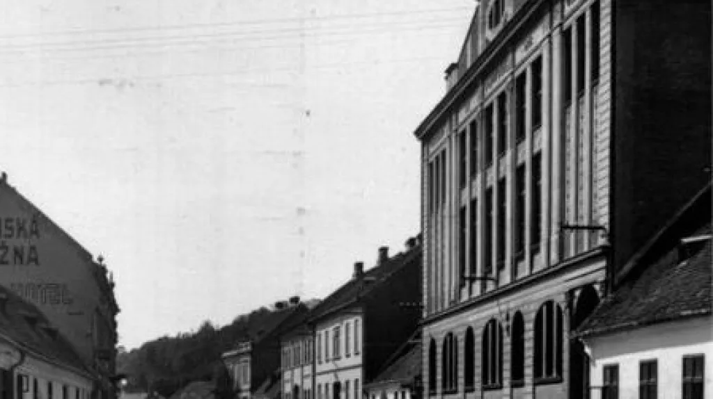 Historická fotografie Katolického domu v Bučovicích