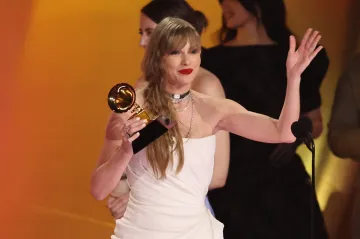 Grammy za album roku má počtvrté Taylor Swiftová, je to rekord