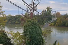 Na jihu Francie se zřítil visutý most, dva lidé zemřeli