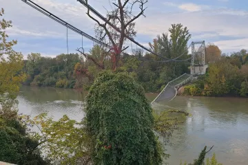 Na jihu Francie se zřítil visutý most, dva lidé zemřeli