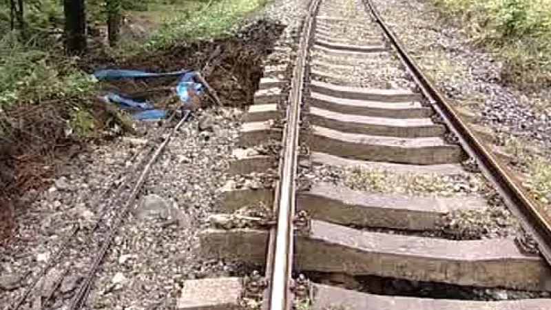 Poškozená trať po záplavách