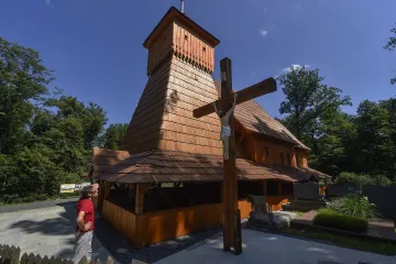 Replika kostela v Gutech slouží bohoslužbám, otevřít se má i turistům