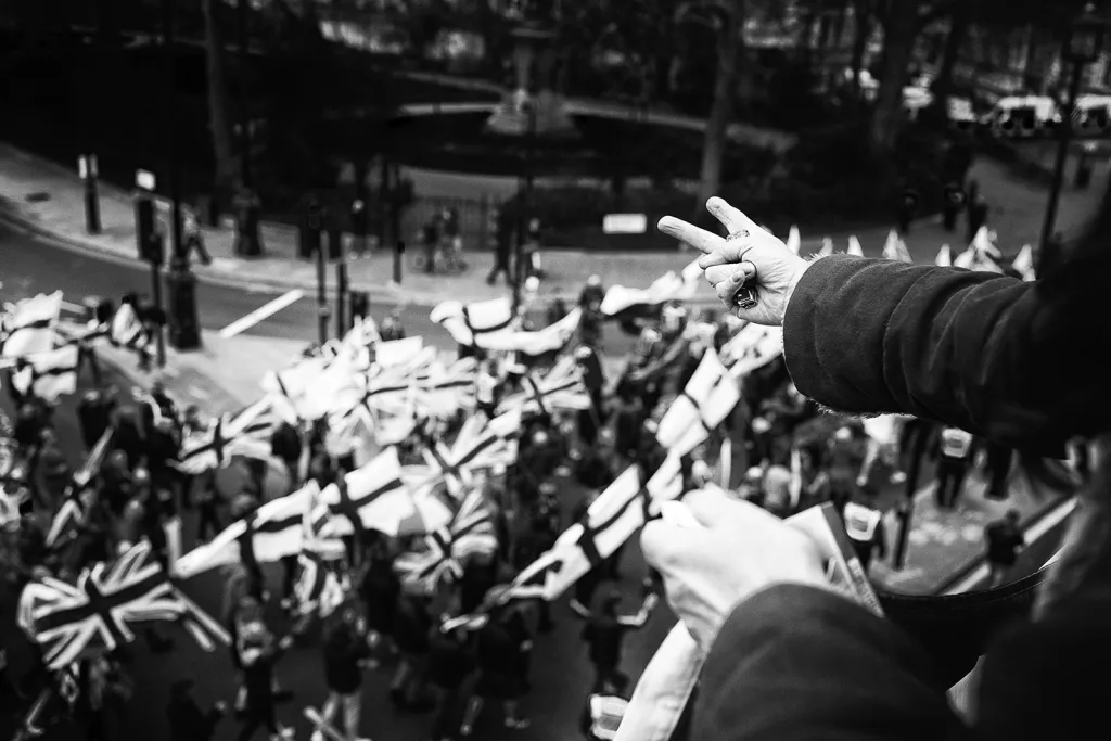 Nominace na vítěznou sérii Czech Press Photo 2018 (Problémy dnešní doby): Soubor z demonstrací v Británii s názvem Do ulic.