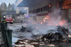 V Horní Cerekvi vyhořela skladová hala, oheň je pod kontrolou