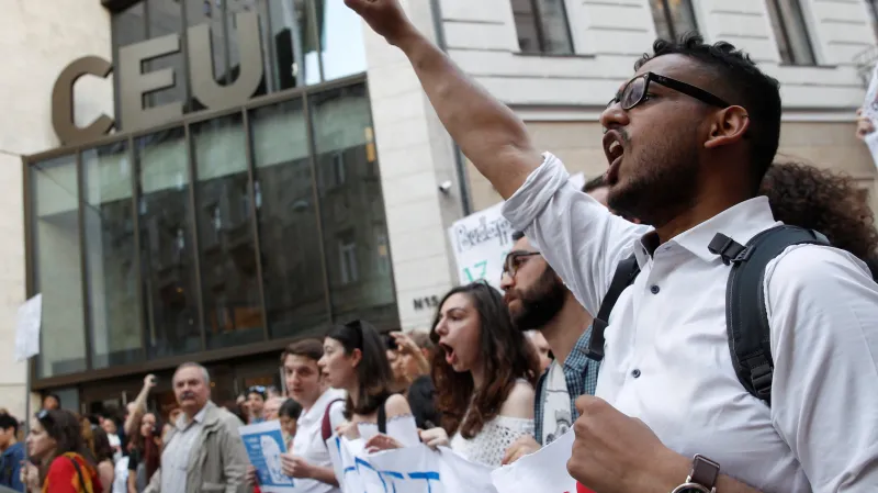 Demonstrace v Budapešti na podporu Středoevropské univerzity