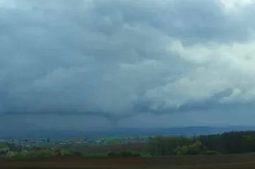 U Jičína se vyskytlo slabé tornádo, letos první zdokumentované, uvedl ČHMÚ