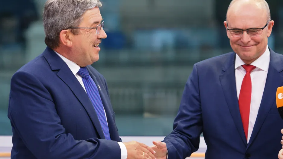 Předseda zemské vlády Erwin Sellering (SPD) a předseda místní CDU Lorenz Caffier